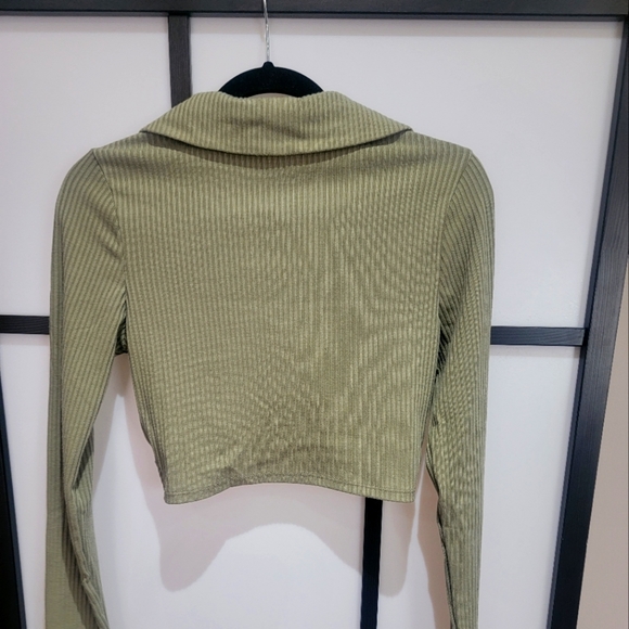 Olive Croptop Size L - Picture 3 of 3
